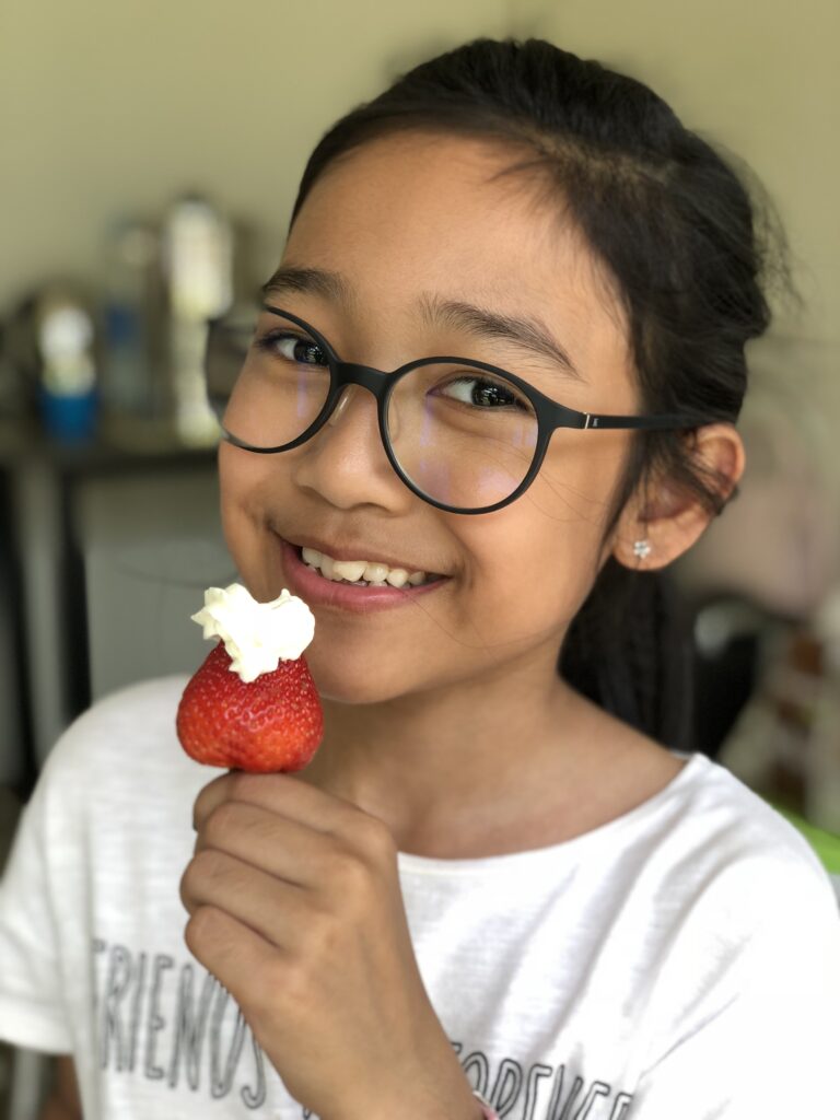 Girl_w_Strawberry