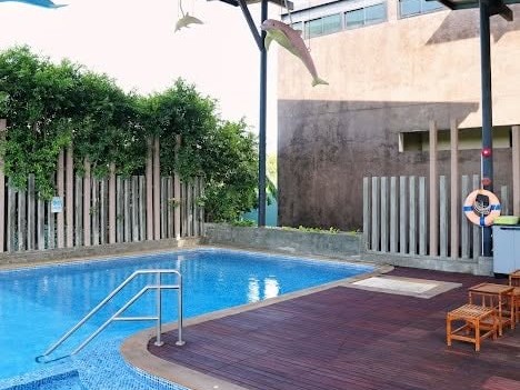 pool-deck-4x3
