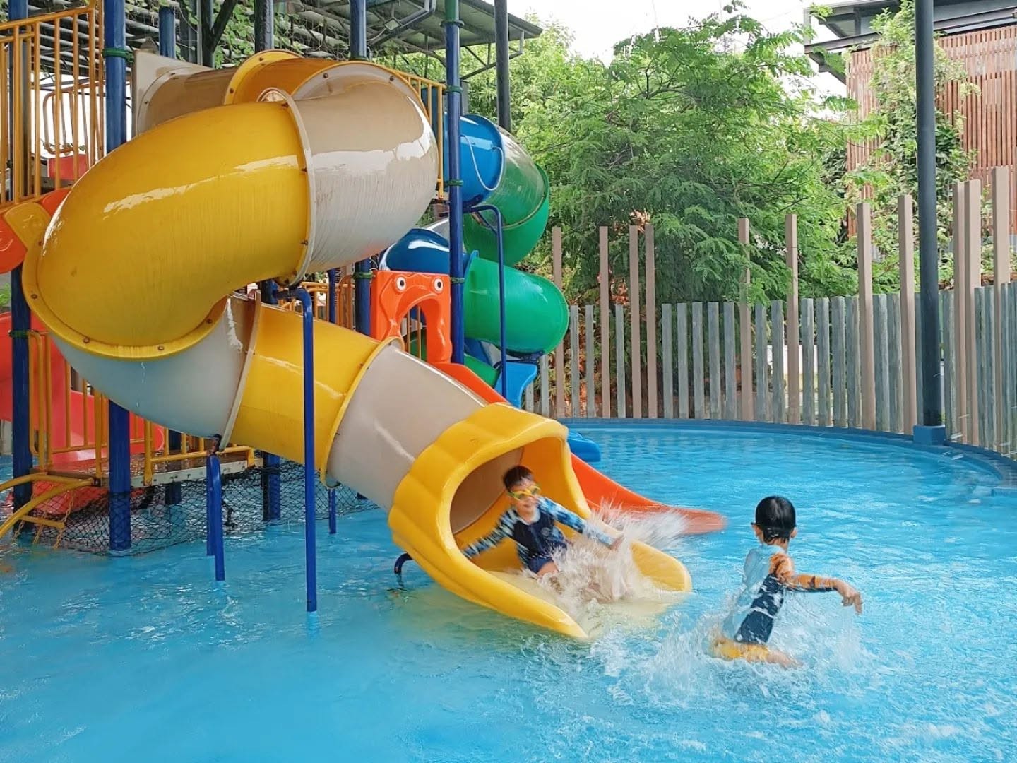 water-slide-splash-4x3